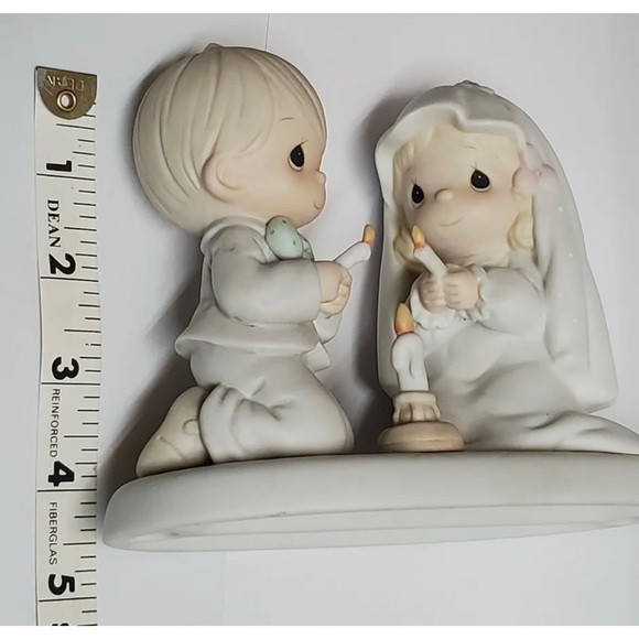 Retired Precious Moments Figurine “The Lord is Your Light to Happiness” - Picture 4 of 6